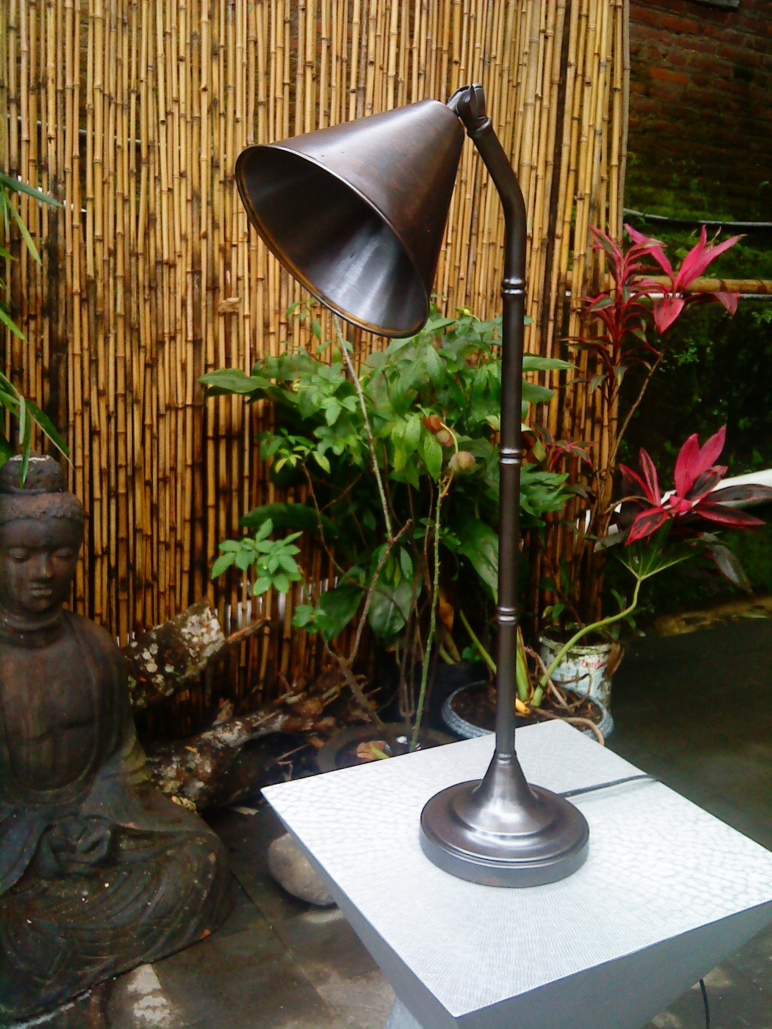 lampu meja tembaga