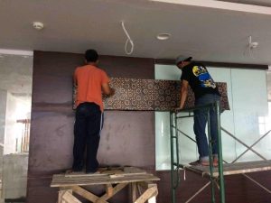 Ornamen dinding tembaga
