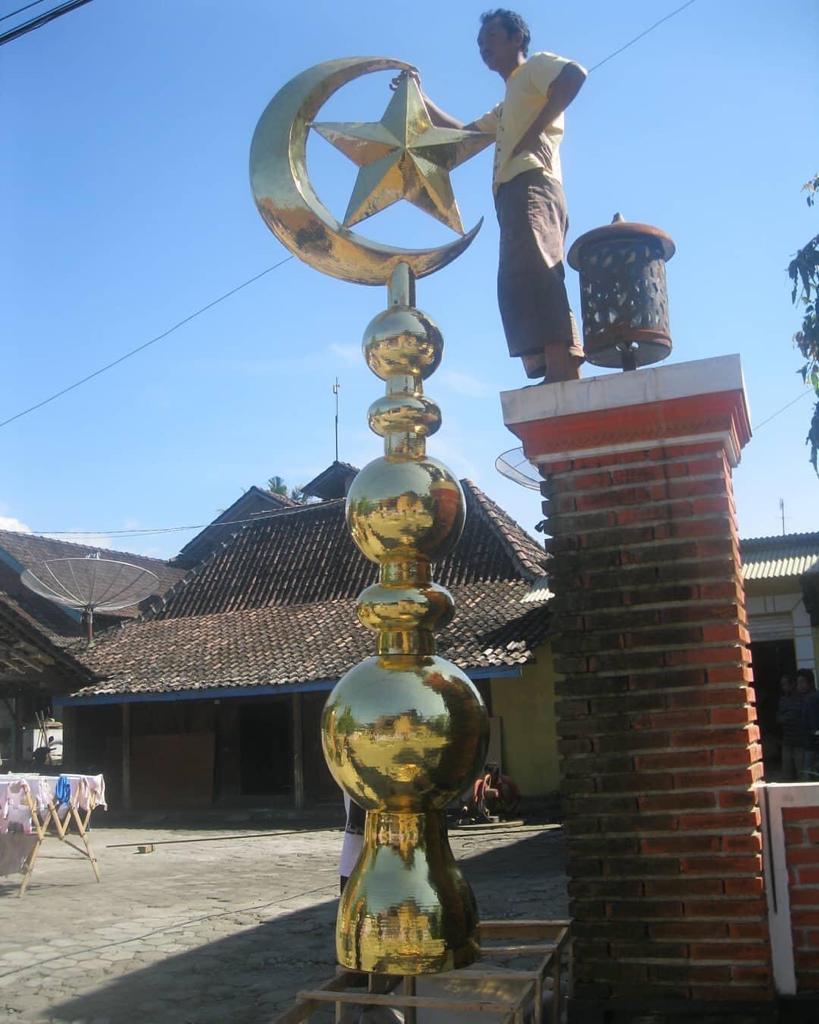 MAKARA KUBAH KUNINGAN