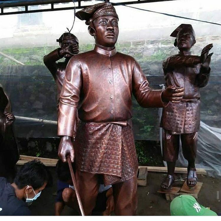 Patung Tembaga Dan Kuningan