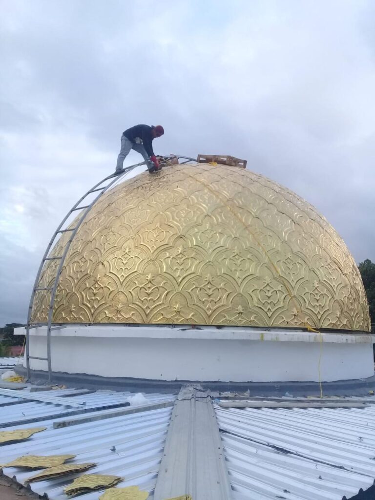 Kubah tembaga masjid berkualitas dari WahidArt dengan desain estetis dan daya tahan tinggi.
