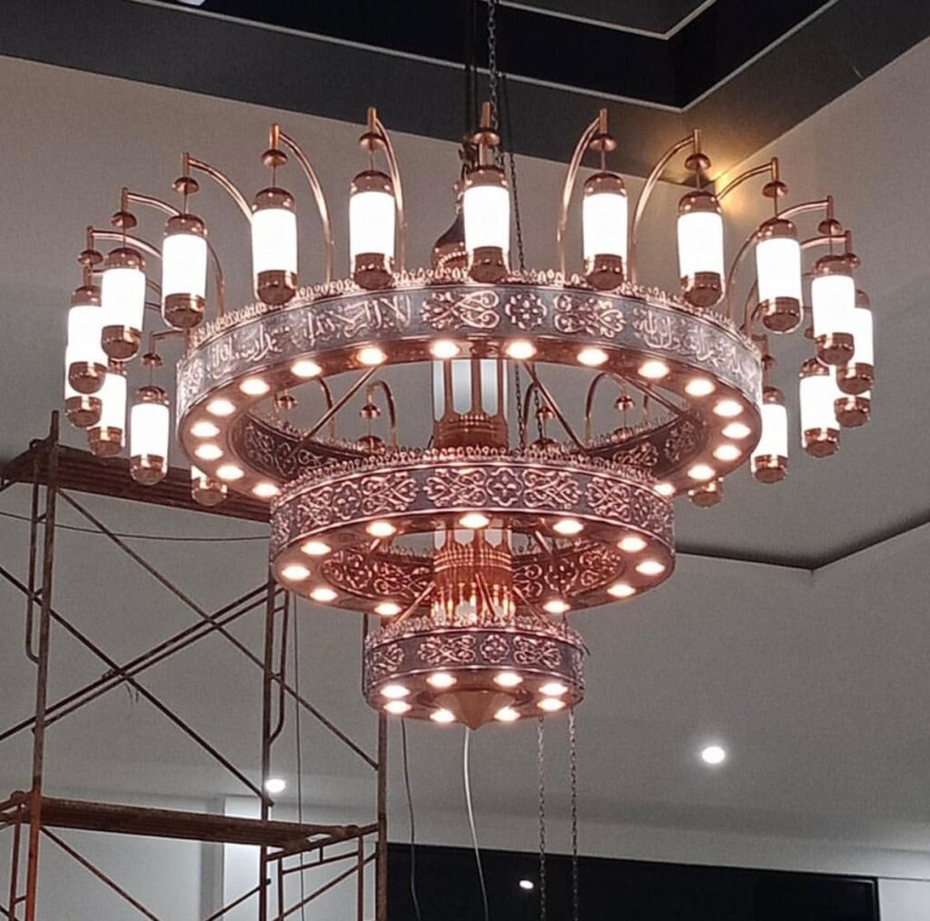 Lampu gantung masjid berkualitas terbaik dengan desain elegan.