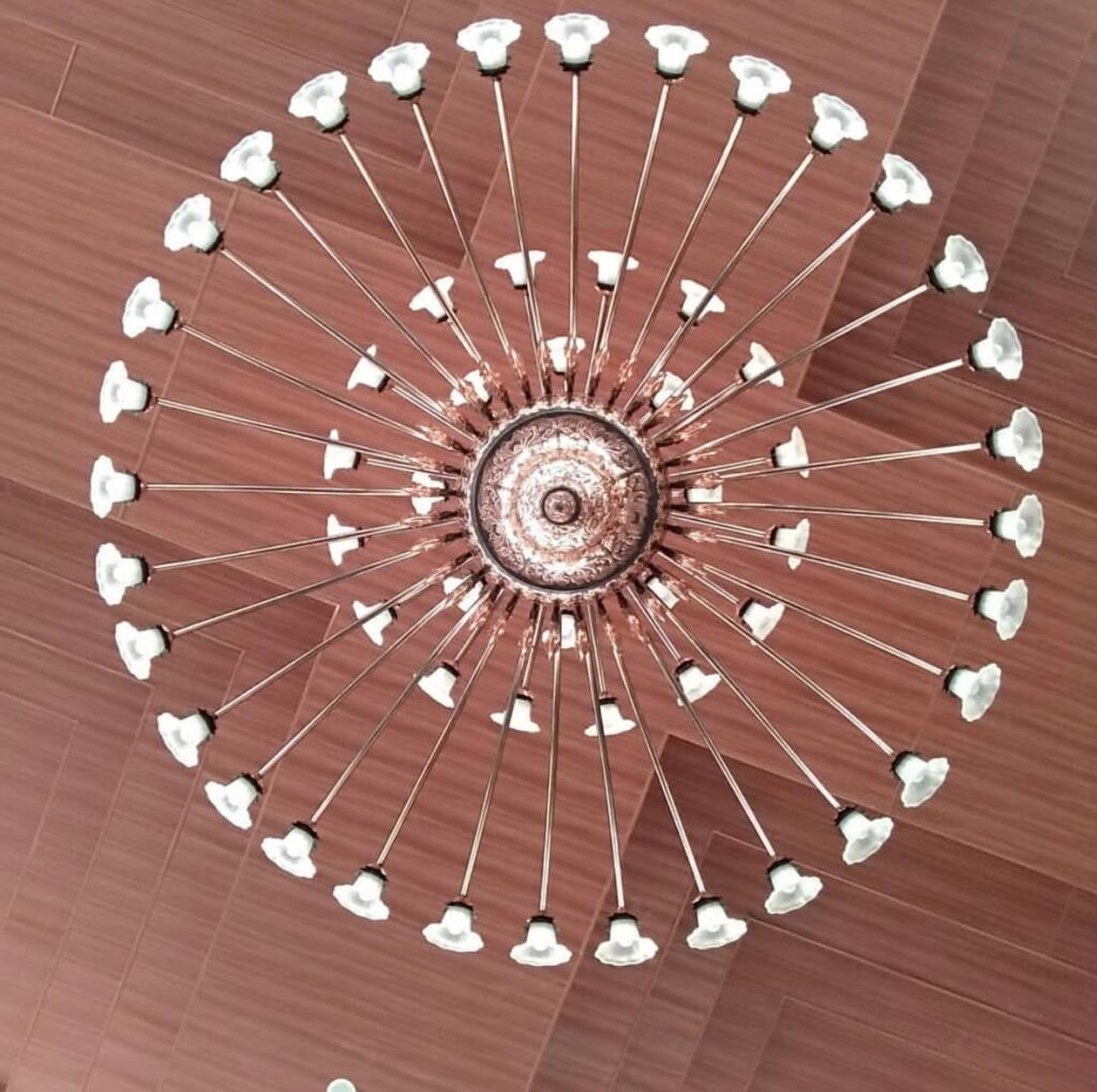 Lampu gantung masjid berkualitas terbaik dengan desain elegan.